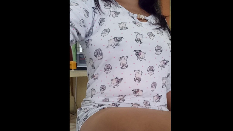 Martin13: Ensam mogen kvinna går runt i sitt hus och väntar...