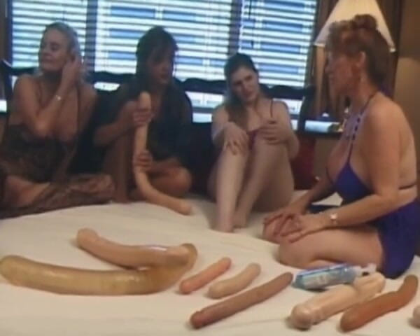 Videos Francaises: Wielkie cycki francuskie dziwki o gorącej lesbijskiej trójce
