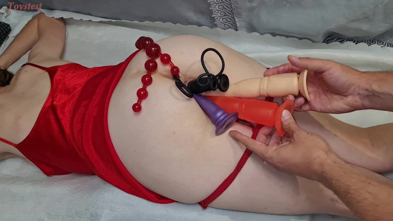 Toystest: Meia-irmã totalmente recheada com brinquedos sexuais