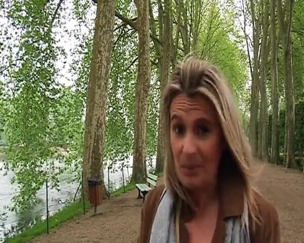 Planete Francaise: 자지 빠는 세션 후 정액을 먹는 금발 프랑스 밀프