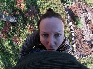 Hera Harding: La moglie traditrice fa un pompino a un giardiniere