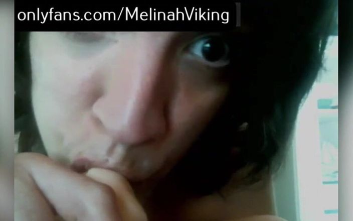 Melinah Viking: स्तन और लंड चुसाई डिल्डो छेड़ना