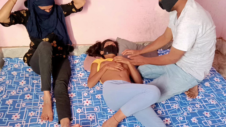 HousewifeGeeta: Trinh nữ đụ với chị kế đã kết hôn chơi tay ba