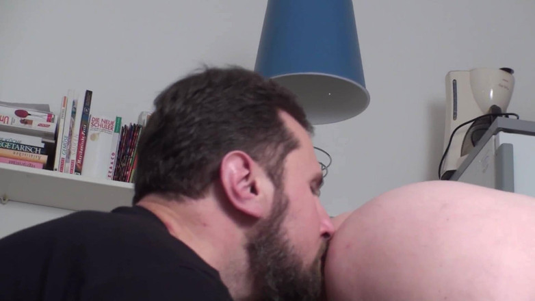 Femdom Austria: Candy ze zadku do pusy