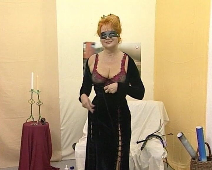YOUR FIRST PORN: Nenek juga mengalami orgasme