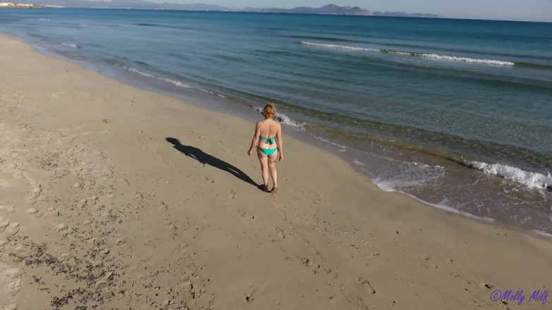 Molly MILF: MILF berkongkek percutian di pantai