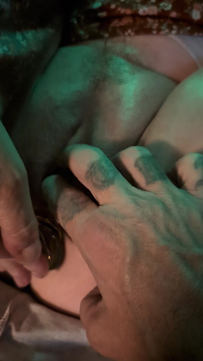 Elaras Pan: 그녀의 첫 번째 엉덩이 플러그는 그녀의 크림을 만든다!