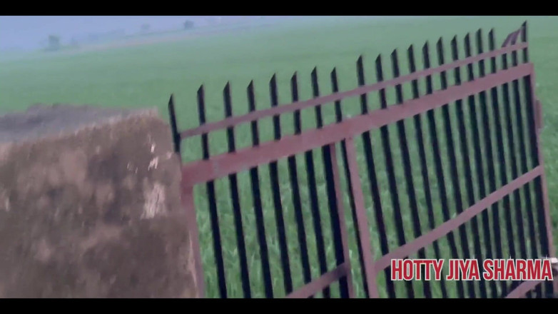 Desi Club House: おしっこをしているインド人バービとの屋外危険なセックスと夫が撮影した