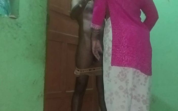 Pooja Sexy: Desi Haryanvi komşu yengeyle seks yapıyor