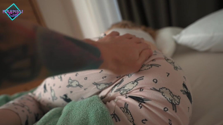 Karneli Bandi: 我喜欢我的男朋友这样叫醒我