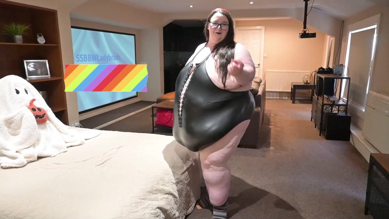 SSBBWLadyBrads: SSBBw sexy abito in pelle nero grasso