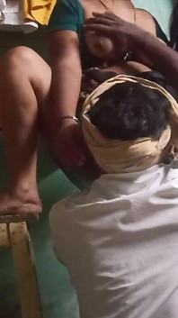 Tamil Desi - insertó el pene en el coño del hermanastro y la hermanastra