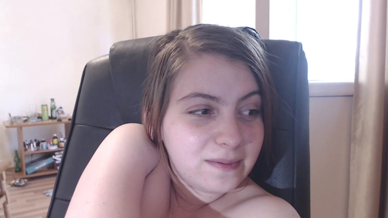 Katherine Squirt: Tati mă găsește singur acasă și îmi fute curul