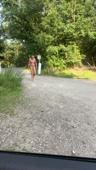 Andando nua