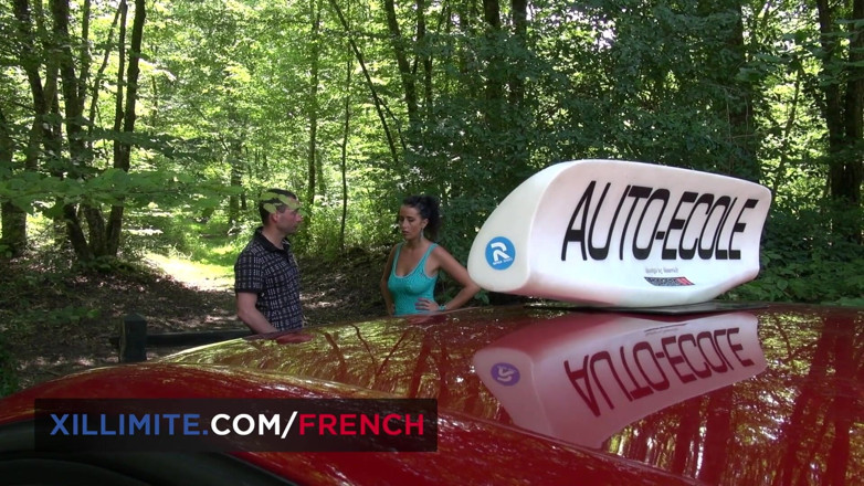 French girls at work: All'aperto anale con la sua studentessa universitaria