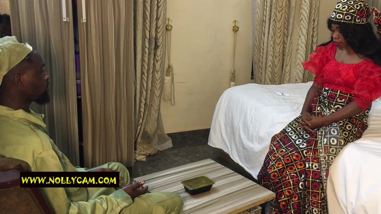 NOLLYCAM AFRICA: La moglie di qualcuno si gode il cazzo fresco e...