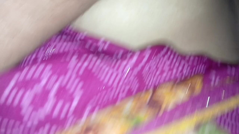 Kimmo: Neha caliente comparte noche de cama