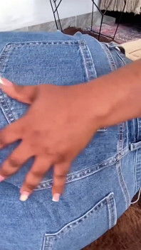 Farting Fat Booty MILF in Jeans