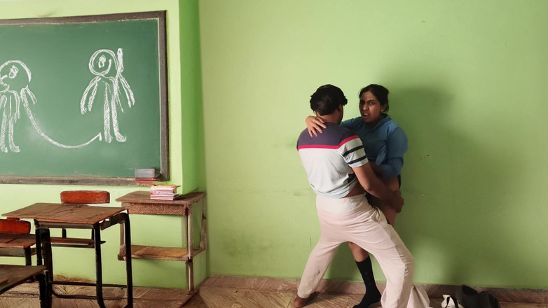 Bobbypranav: Estudiantes indios universitarios follan en aula