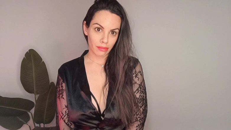 annikarain: Macocha klapsy otk i obraża twojego małego kutasa