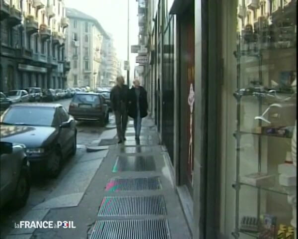 French Family Secrets: Brudna blondynka zostaje zerżnięta przez dwóch zboczeczy w sex shopie