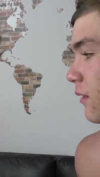 Mavi yakalı genç kız sadece eğlenmek için içinde