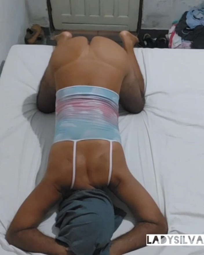 Ladysilvas: 침대에서 알몸으로 웹캠에서 핫한 엉덩이를 보여주는 Ladysilva