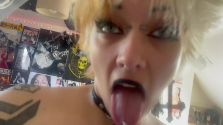 Glitterqueen1999: Ağız turu siyah ruj gotik