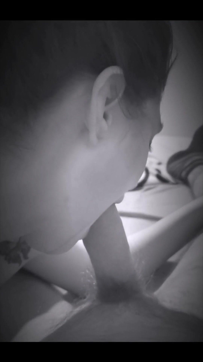 Hard & Rock cc: Možná vám zpomalený pohyb pomůže vidět můj špinavý jazyk