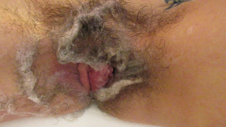 Cuteblonde666: Je rase ma chatte poilue extrême, mes lèvres et mon...