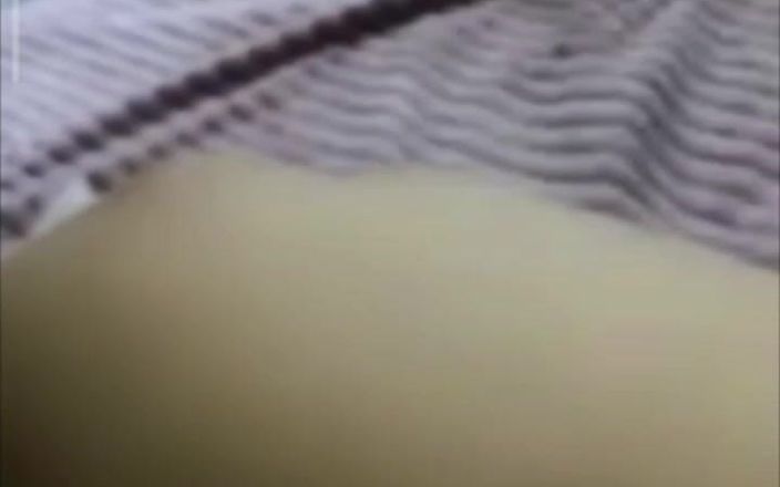 ChickenNDBeard: नए खिलौने के साथ वेश्या अमीर का आनंद ले रही है 2