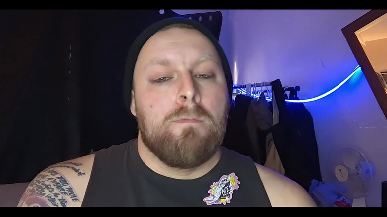 WolfgangWhite: Je t’humilie pour avoir eu un petit pénis avec compte à...