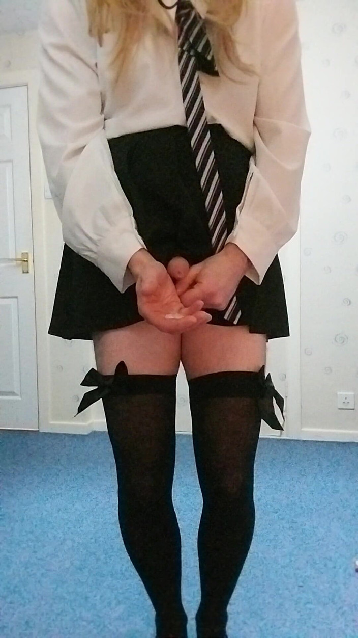 Cindy Belfast: Tesão maricas cadela goza em uniforme