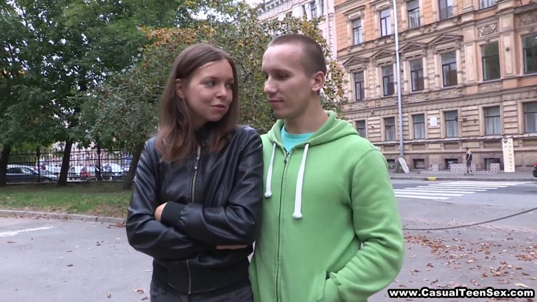 Casual Teen Sex: Prosty strzelec dostaje szczęście jebanie