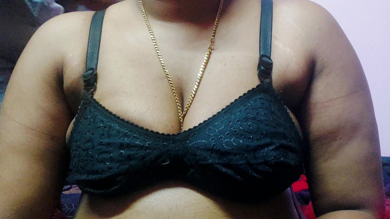 Desi Mohini: Bhabhi panas dengan abang tiri bersendirian