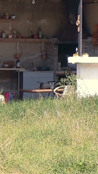 Doi studenți sug reciproc afară, apoi unul fute fundul neted al celorlalți acasă