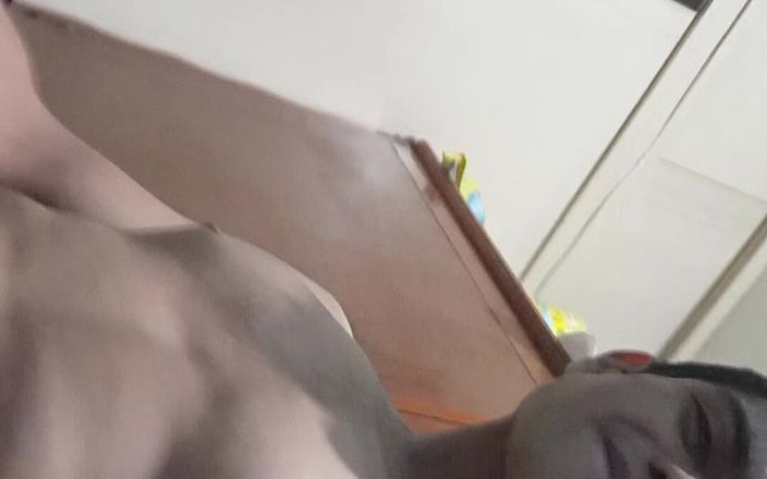 Krakix: Chàng trai trẻ thủ dâm
