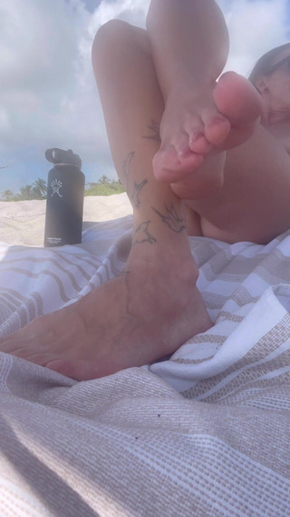 Dianna Davis: Sandy Beach Feet