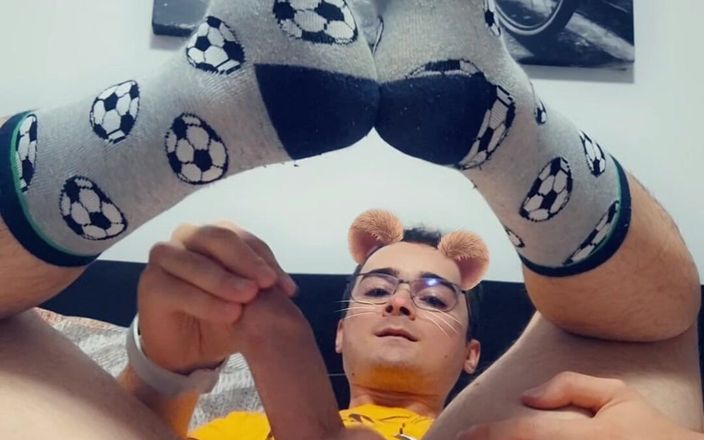 The college boy: いたずらな大学生の男の子が彼のパパのためにザーメンビデオを作る