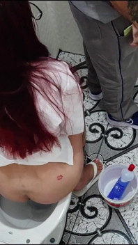 ¡enfermera Casada Fue Sorprendida Empleada En El Baño Del Hospital!