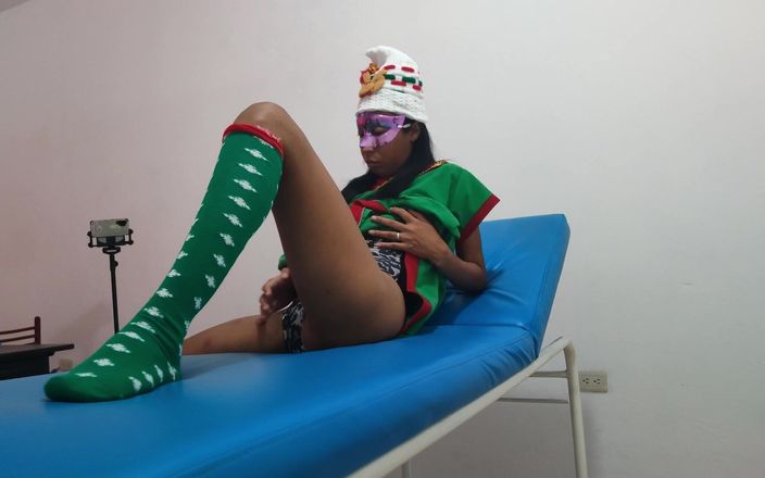 NEGRITA SEXY: Сводная сестра брюнетка нарядилась в сексуальный костюм женщины-эльфа и начала получать возбуждение