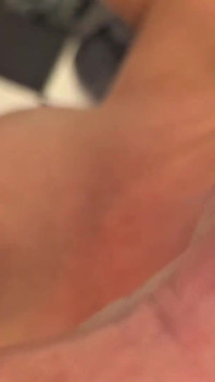 Zicht op grote borsten als hij me kont neukt met hard condoom na haar orgasme neemt ze naar mond en al het sperma gaan naar borsten