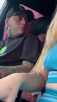 Polisen ställde vår bil på bärgningsbilen och vi hamnade med att knulla inne i bilen