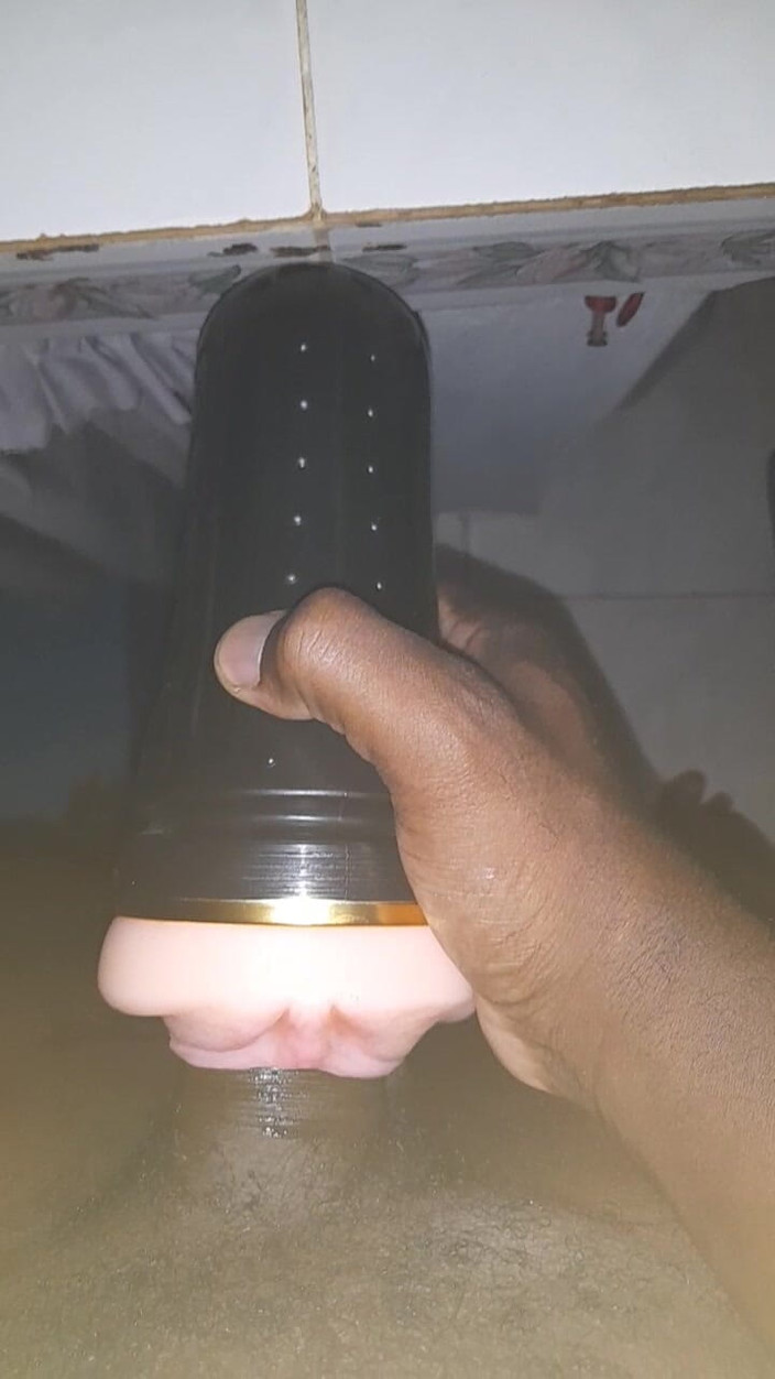 Black guy: S10 E5 mastürbasyon yapıyor