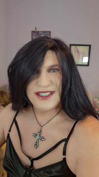 Victoria Lecherri: Låt Oss Sprida Våra Ben Som Kvinnor Och Slicka Varandra!