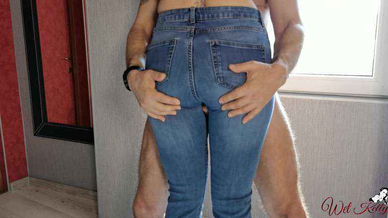 Wet Kelly: Het MILF i blå jeans torr puckel en hård kuk