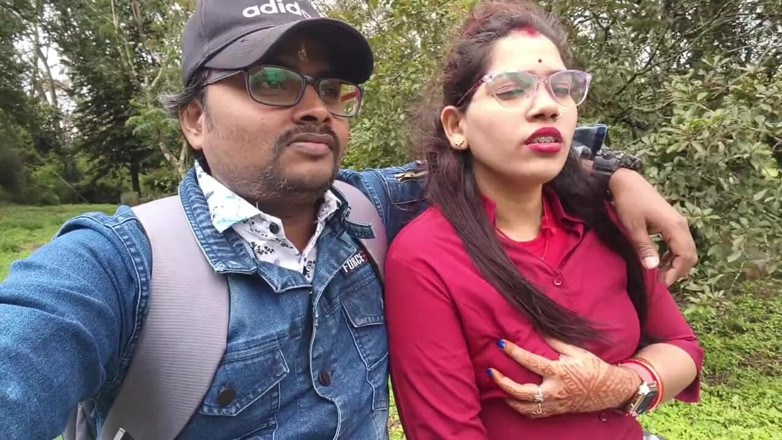 Sona bhabhi: Indisches desi-mädchen küsst szenen und möpse drücken von ihrem freund...