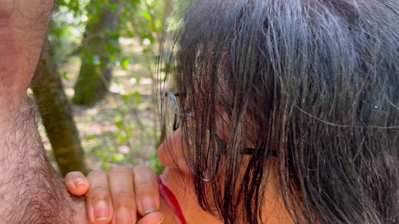 happyvids33: Milg Perancis memberikan blowjob di luar dengan pancutan mani dalam...