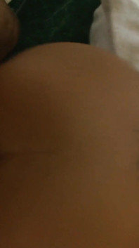 丰满的黑发女郎c capri吮吸鸡巴并被颜射