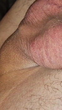 Il dolce culo rosa del figliastro viene sborrata nel suo buco stretto!